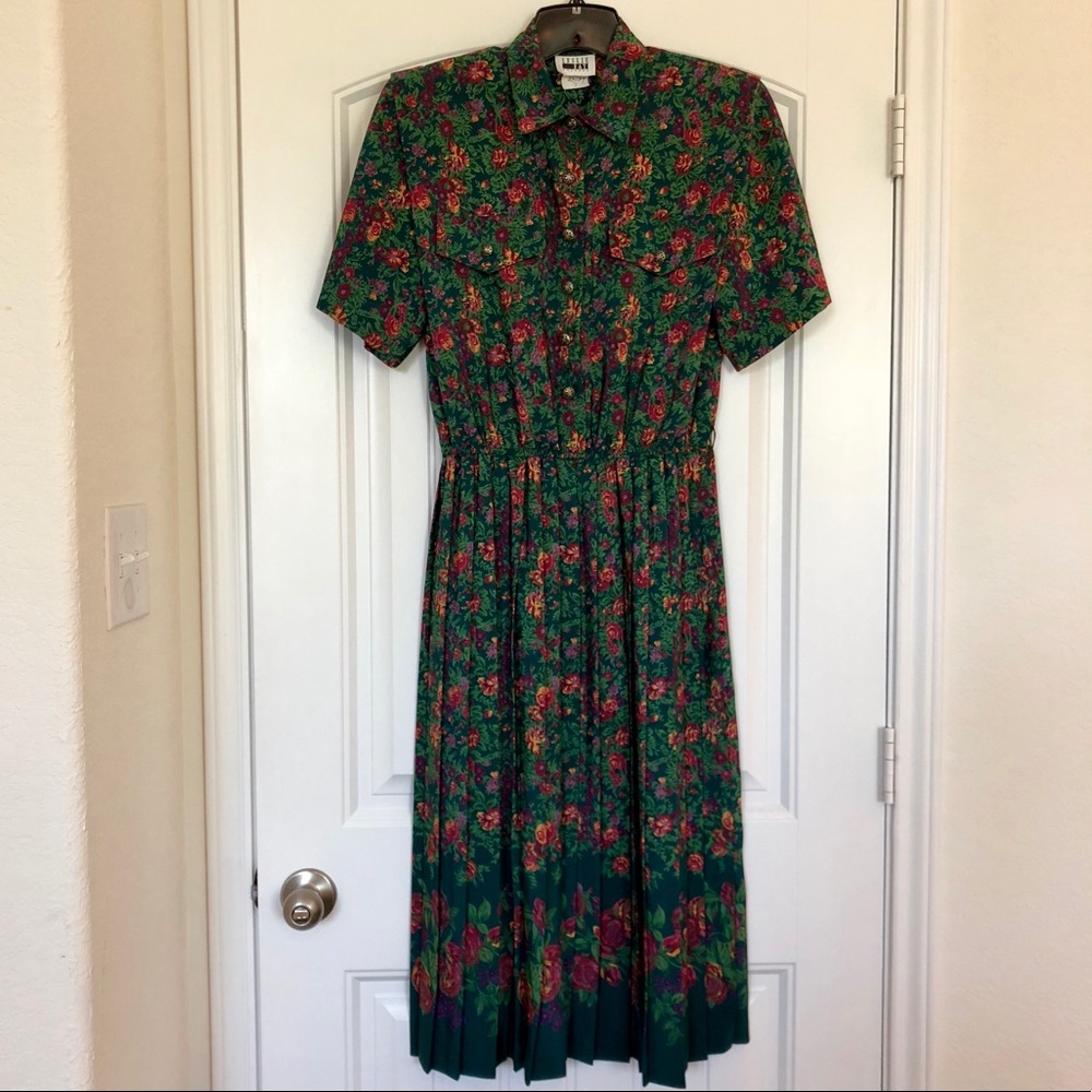 ⚡️Price Drop⚡️ Vintage floral pleated shirt dress